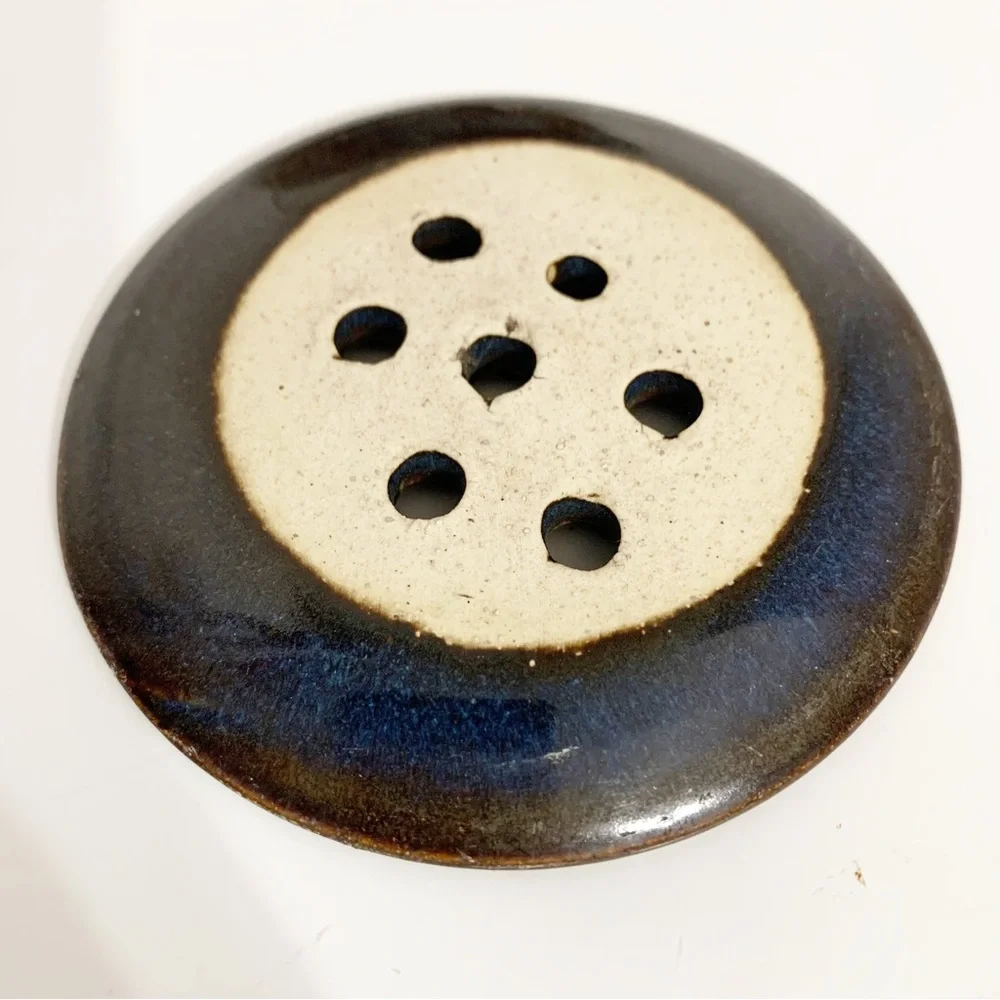 Signed Ceramic Soap Dish w Drain Piece Raised Detailing Along Sides Glazed 🔵🟤 - Picture 7 of 8